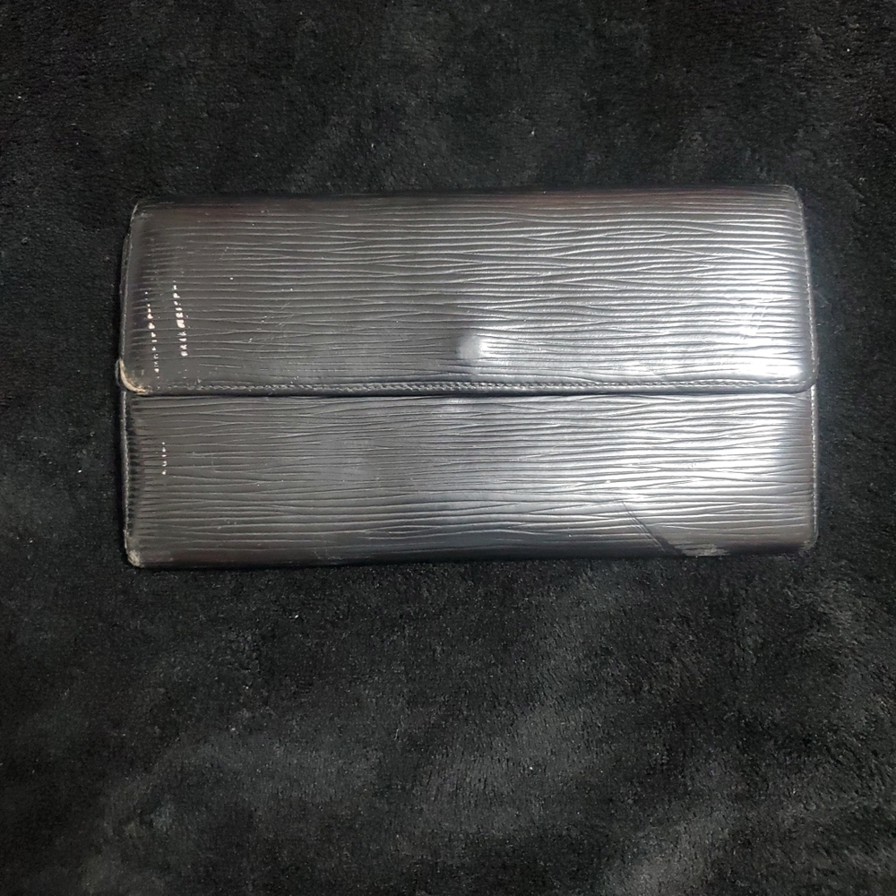 Louis Vuitton Black Textured WalletLouis Vuitton Black Epi Leather Long Wallet